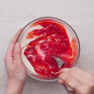 草莓双色冻芝士蛋糕的做法 步骤8