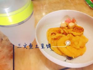 10个月以上婴儿辅食之土豆三文鱼小饼的做法 步骤7