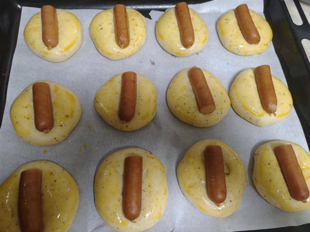 咸香美味‼️一口爆浆❗️黑椒迷你肠仔包