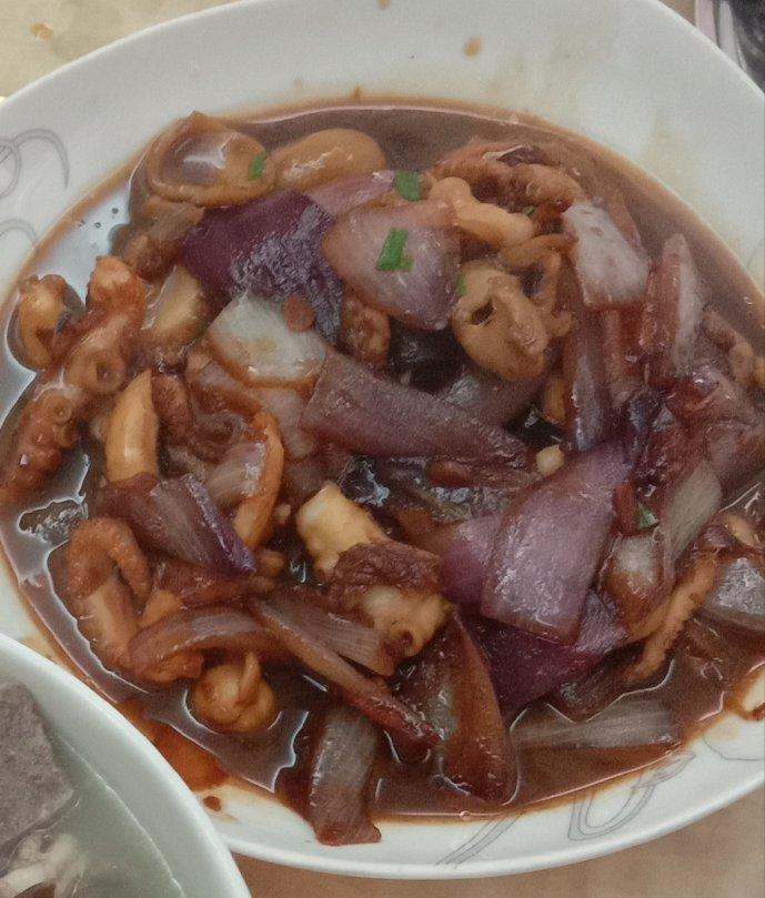 完全没有腥味超好吃营养的洋葱炒鱿鱼须