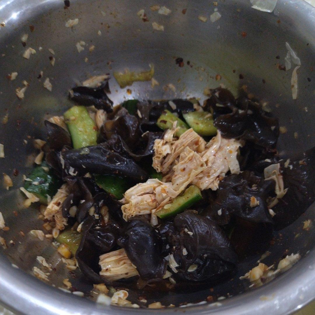 凉拌（腐竹木耳黄瓜）