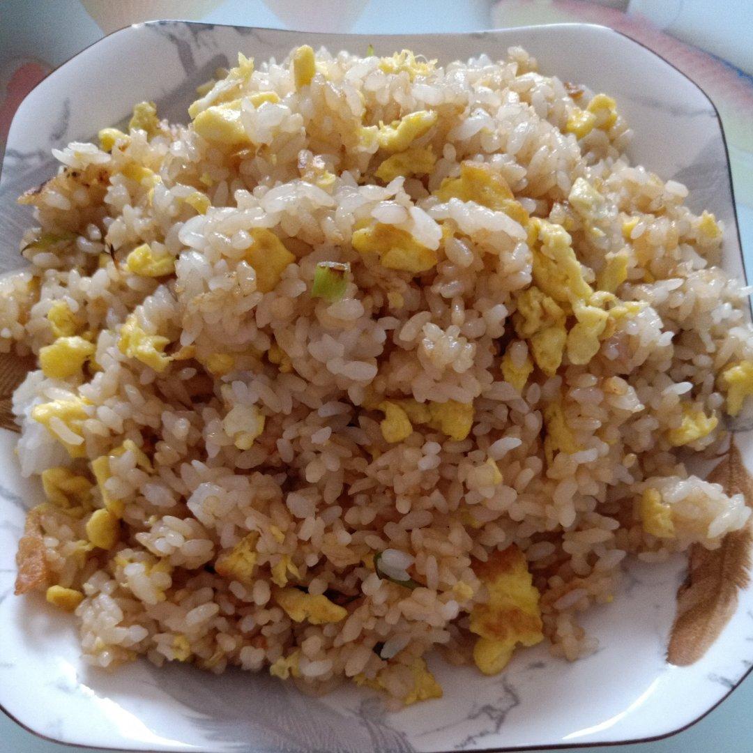 好吃到舔盘的酱油炒饭！