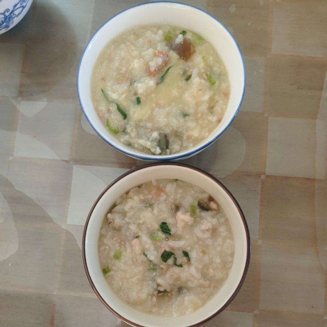 妈妈👩教我做的皮蛋瘦肉粥🥣简单快捷美味😋