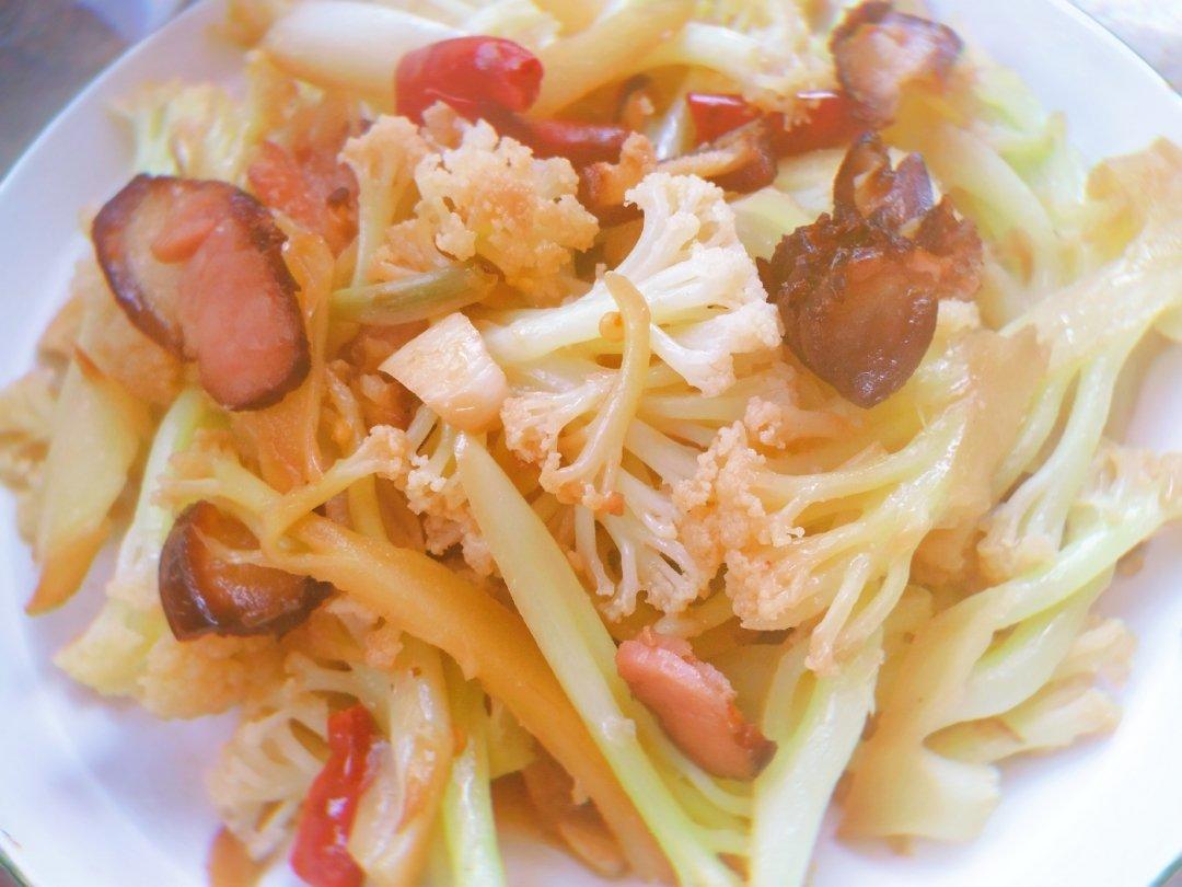 腊肉炒有机花菜