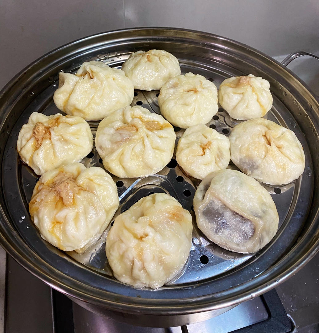 松软多汁的肉包子