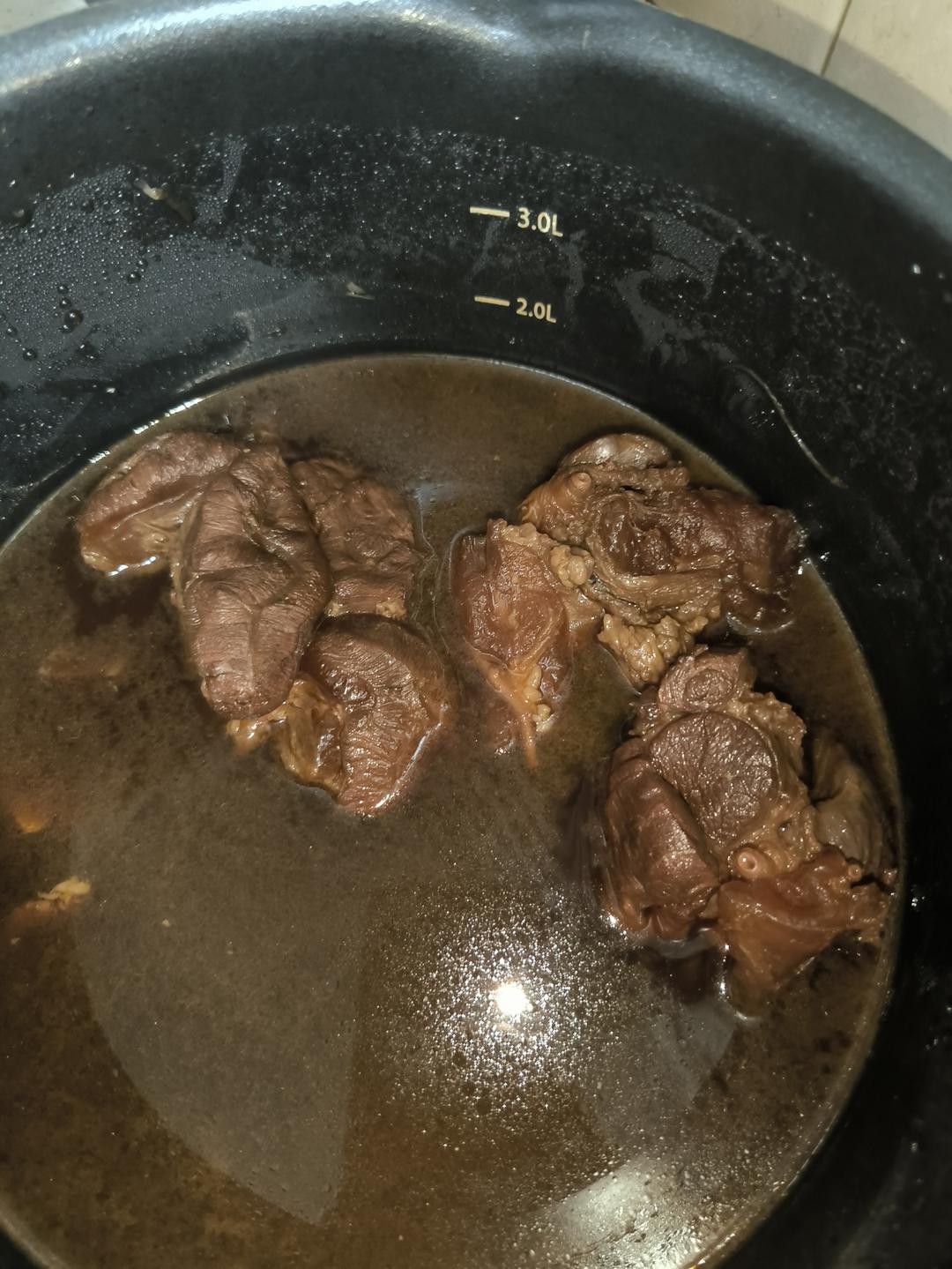 酱牛肉(好吃！！简单！！扔锅直接煮！！)