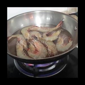 水煮大海虾的做法 步骤2