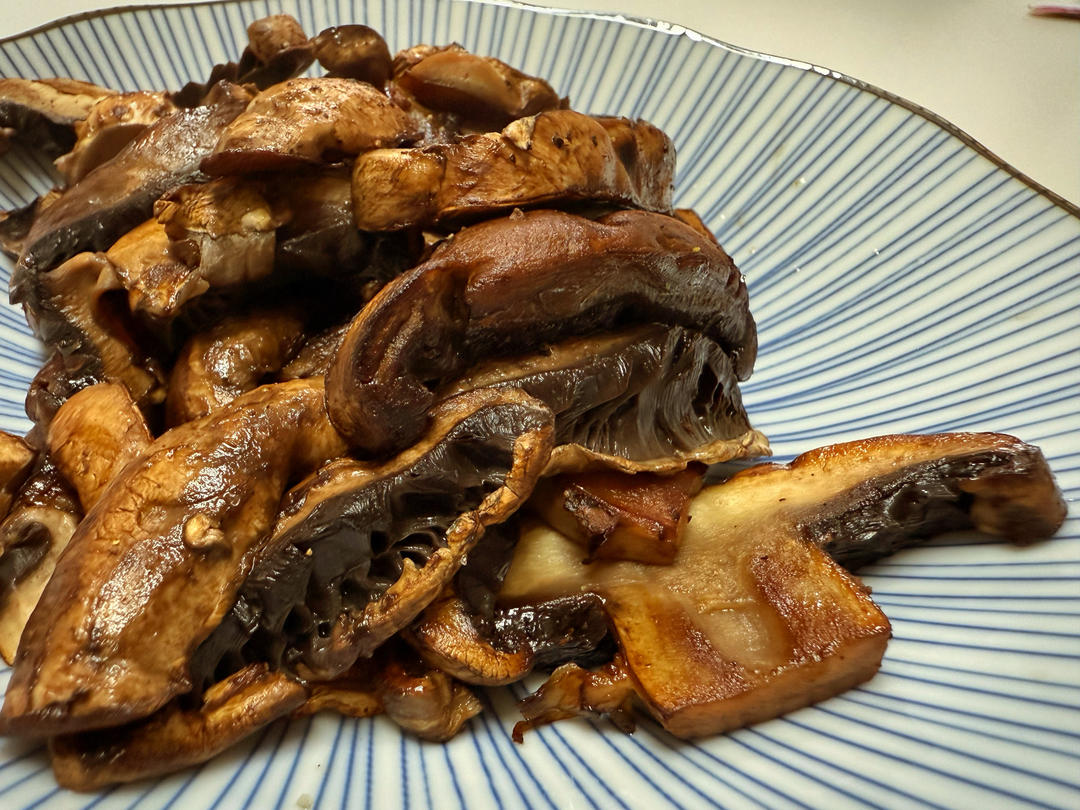 菌香浓郁的煎牛排菇