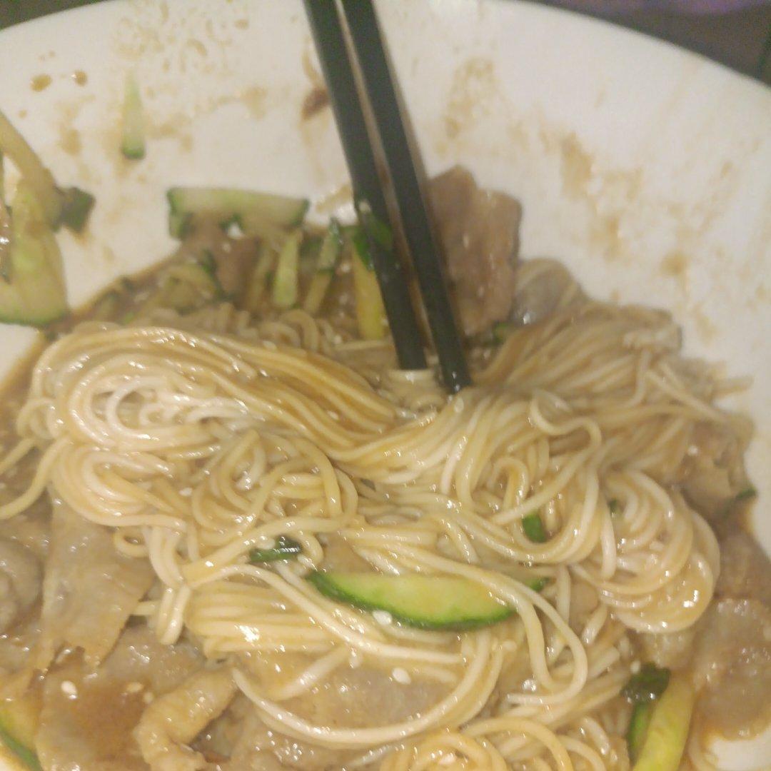 😋好吃到舔盘❗️吃一次就爱上的麻酱肥牛拌面