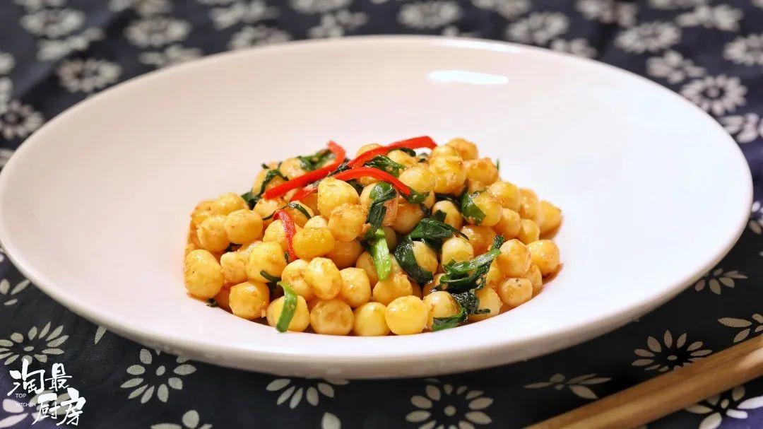 【韭菜炒小土豆】在上海有钱也买不到?这食材和韭菜一炒,简直绝了!的做法