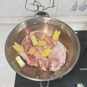 高压锅版酱牛肉的做法 步骤3