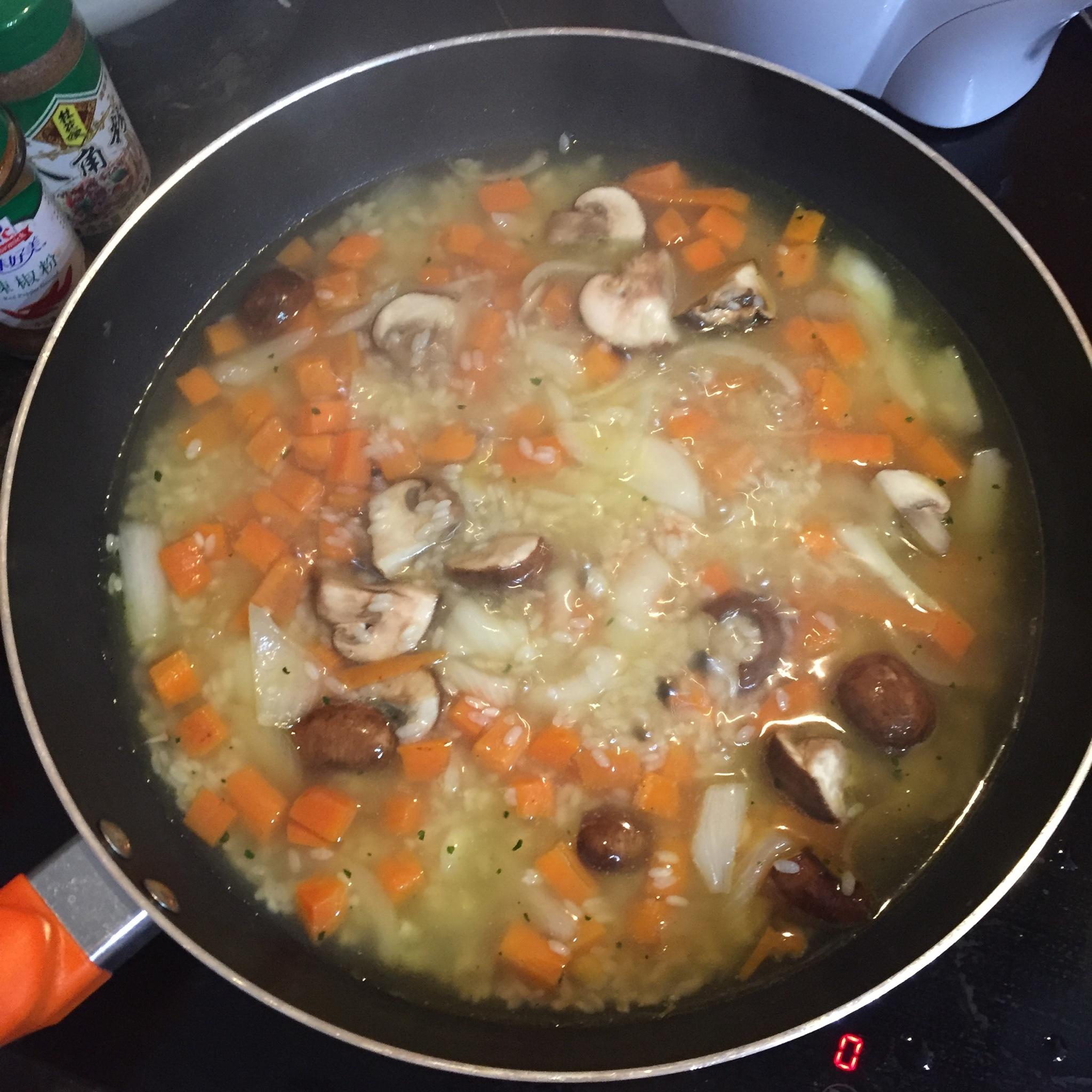 蘑菇胡萝卜青菜汤饭