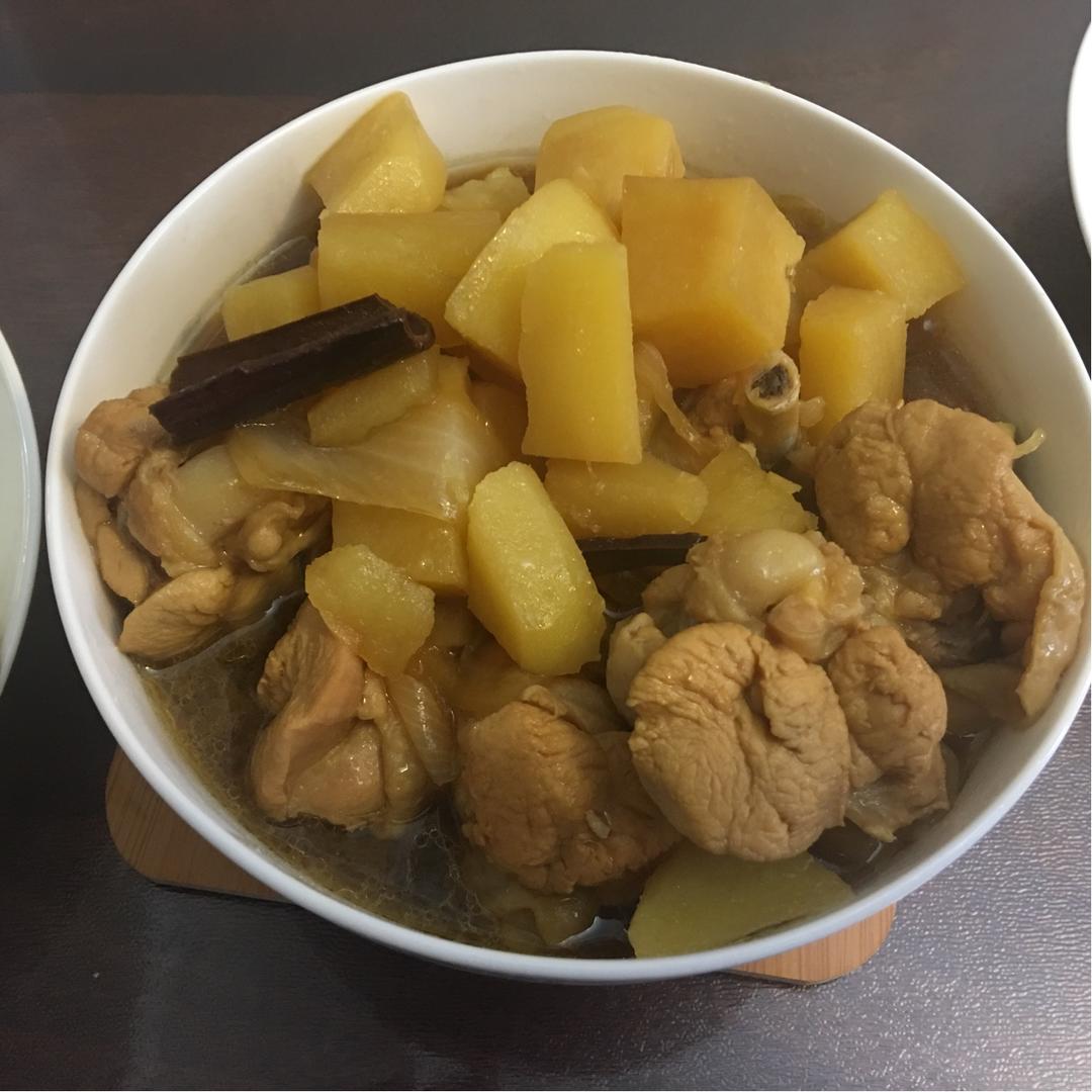土豆炖翅根