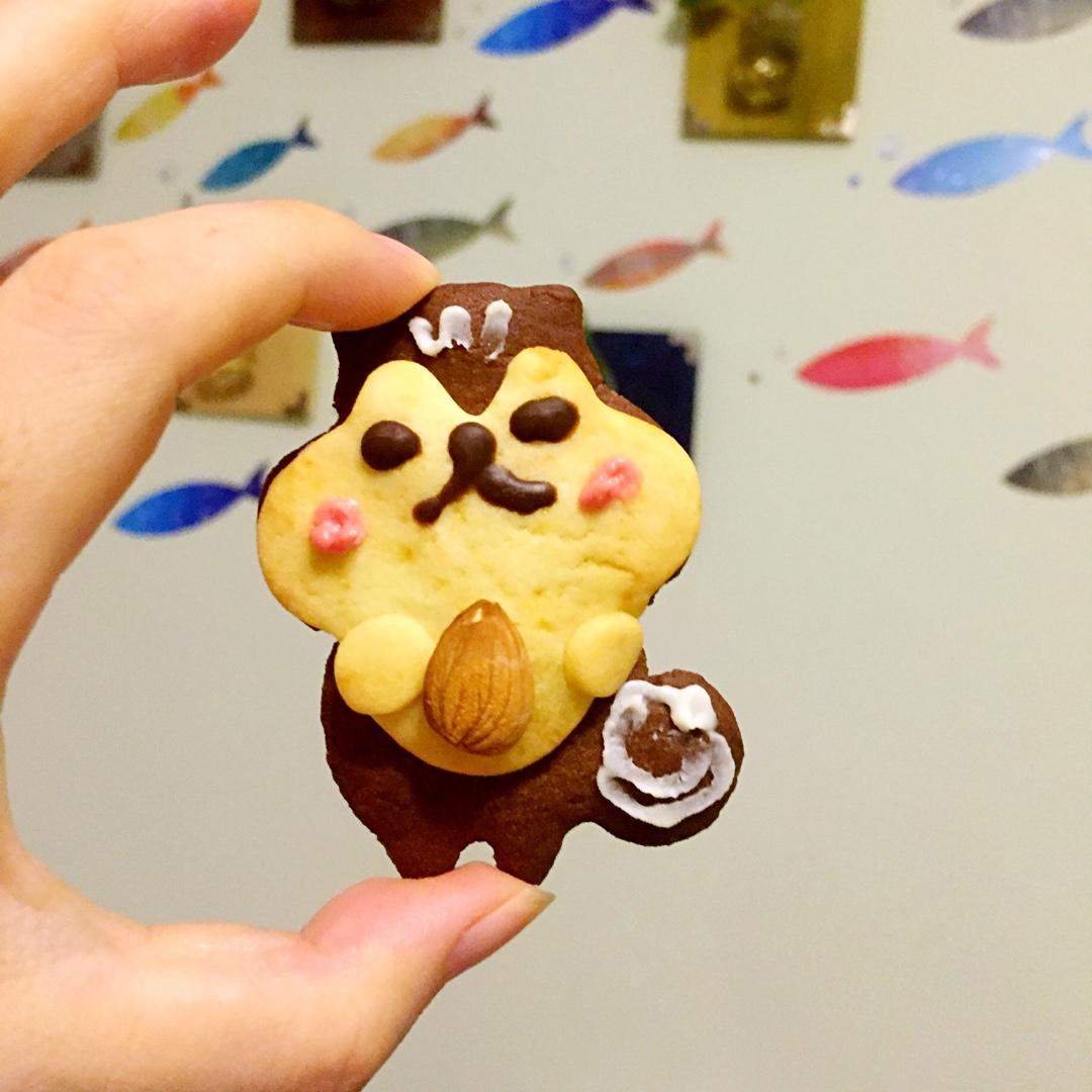 卡通动物立体饼干--抱大杏仁的小松鼠