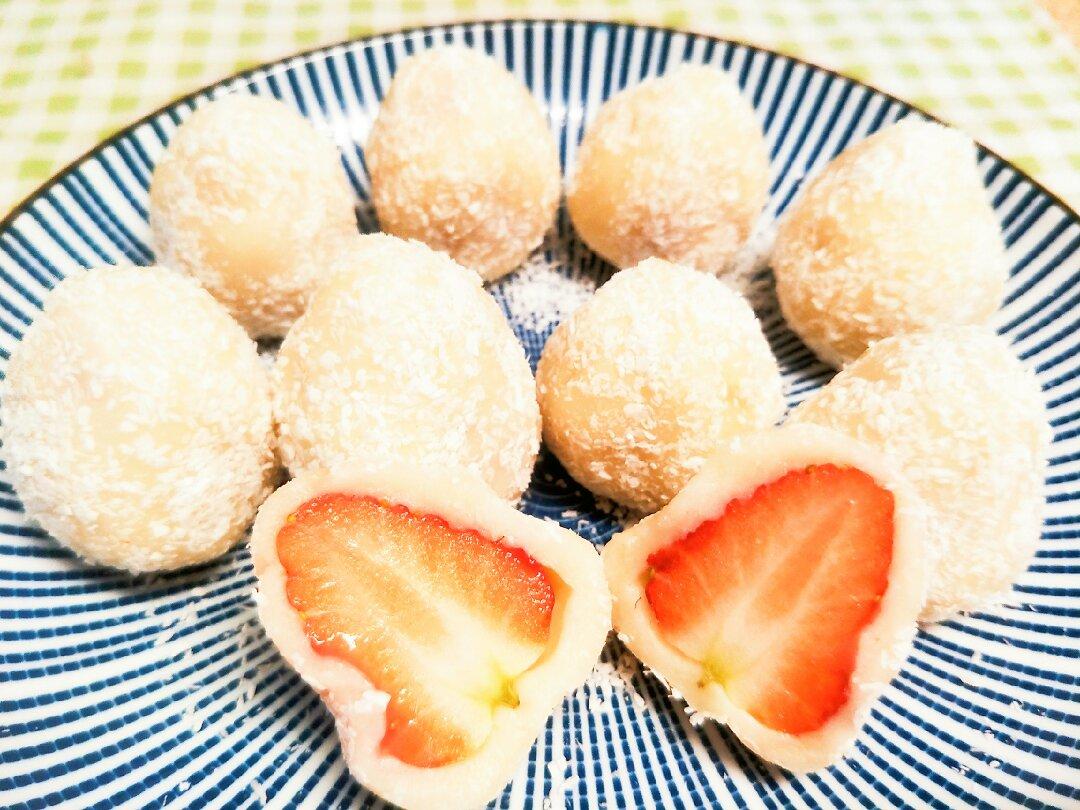 草莓季不要错过的甜品👉草莓糯米糍❗️巨好吃