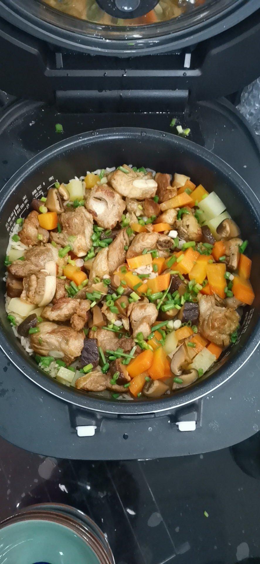 古月菜做的红烧排骨煲仔饭电饭锅版