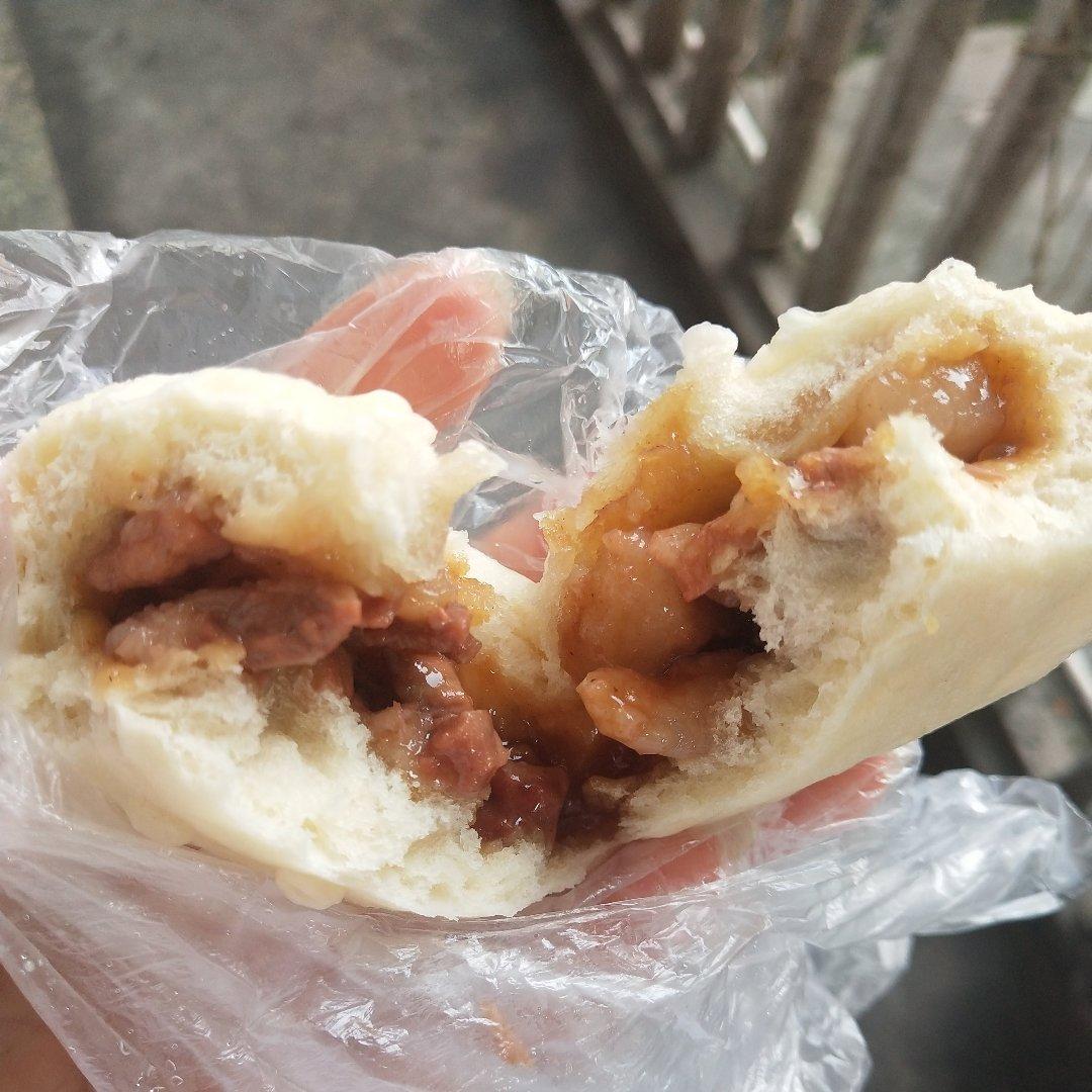 云朵般松软爆浆蜜汁叉烧包