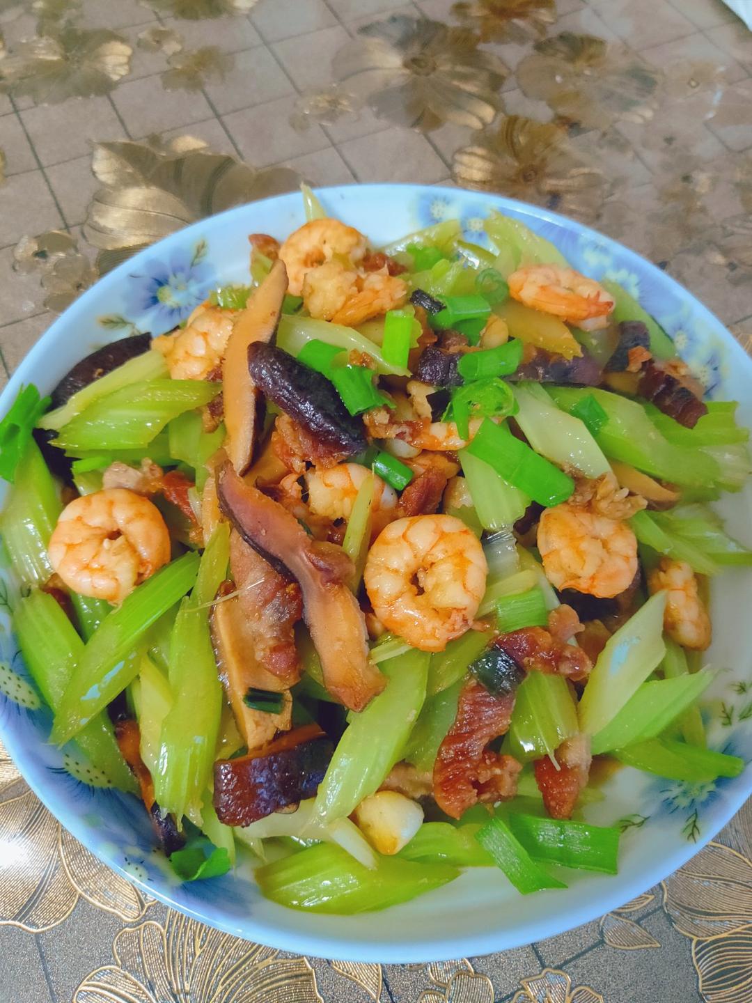 西芹香菇炒虾仁