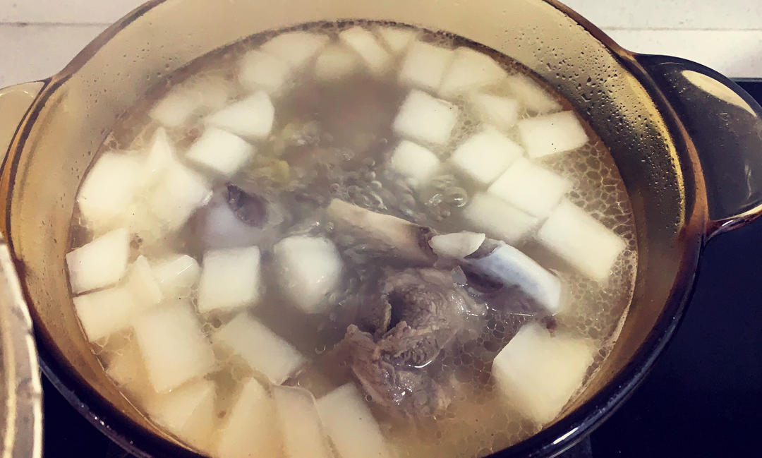 萝卜炖大骨头汤(步骤简单好记！后面附有“不辣”的“沾水味碟”方子)