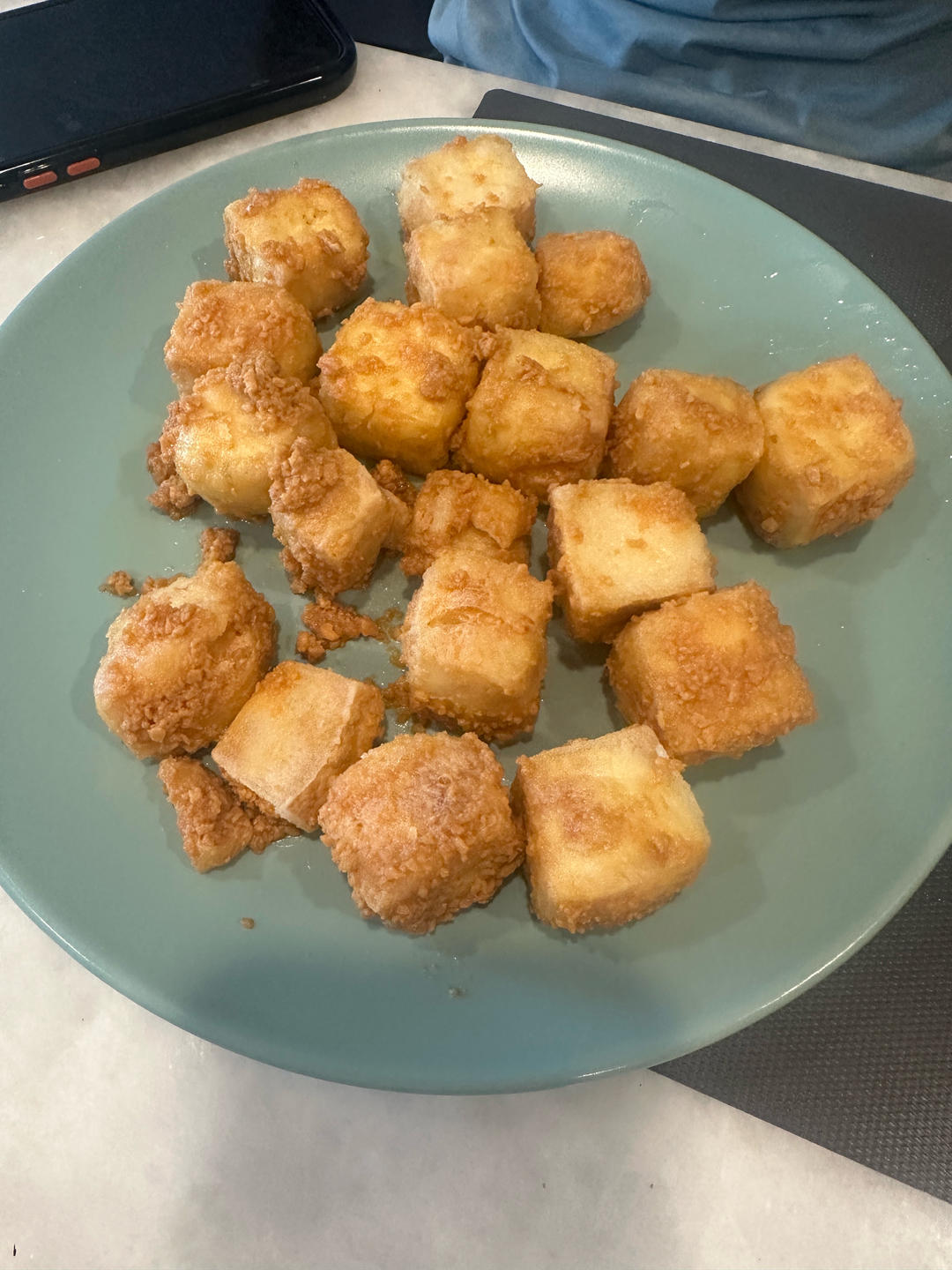 咸蛋黄豆腐。外脆里嫩，越吃越上头