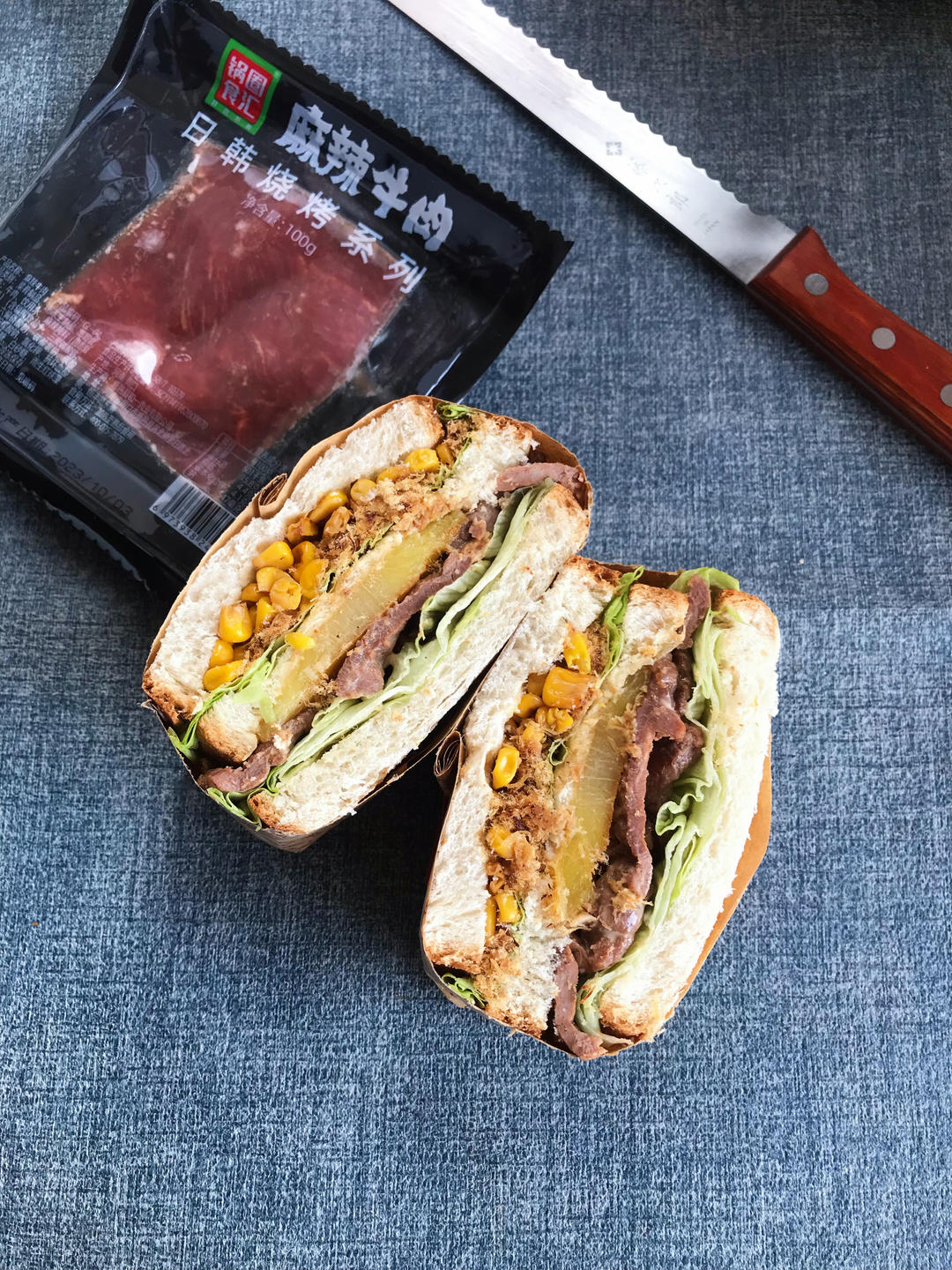 锅圈麻辣牛肉凤梨肉松玉米三明治🥪的做法