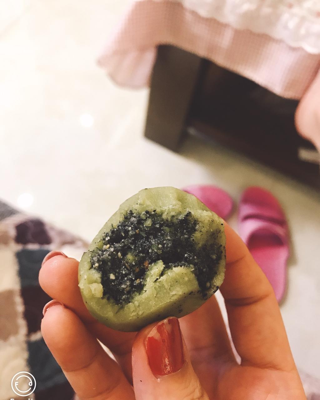 黑芝麻花生青团 Green Rice Cake