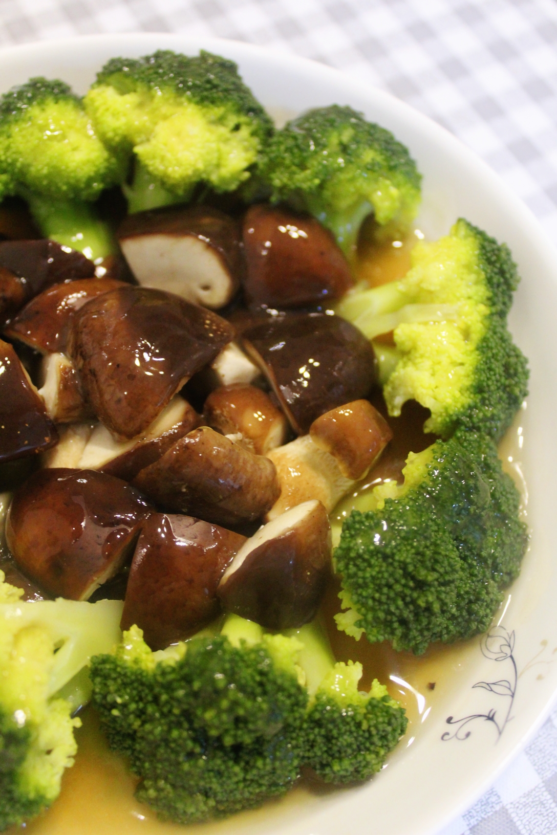 蒸香菇西兰花：不加一滴油🉐减脂控糖菜的做法
