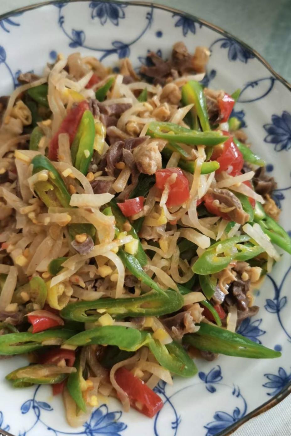 酸萝卜炒鸡胗