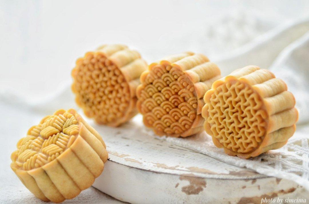 广式莲蓉（豆沙）蛋黄月饼（超详细步骤）