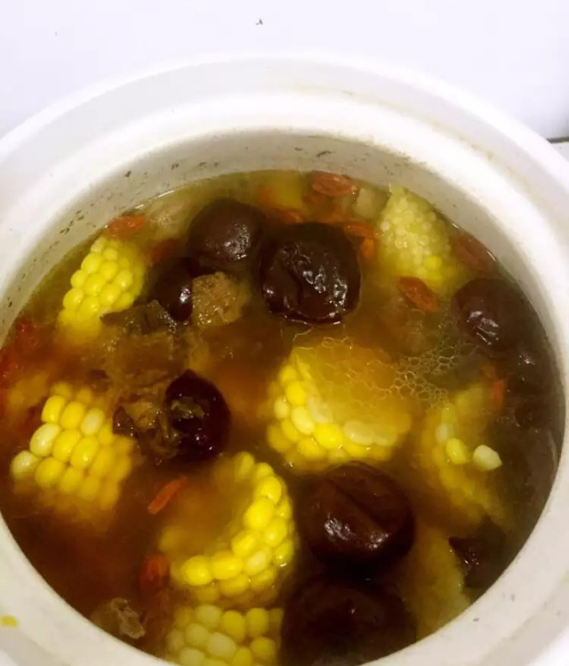 玉米大枣鸡汤