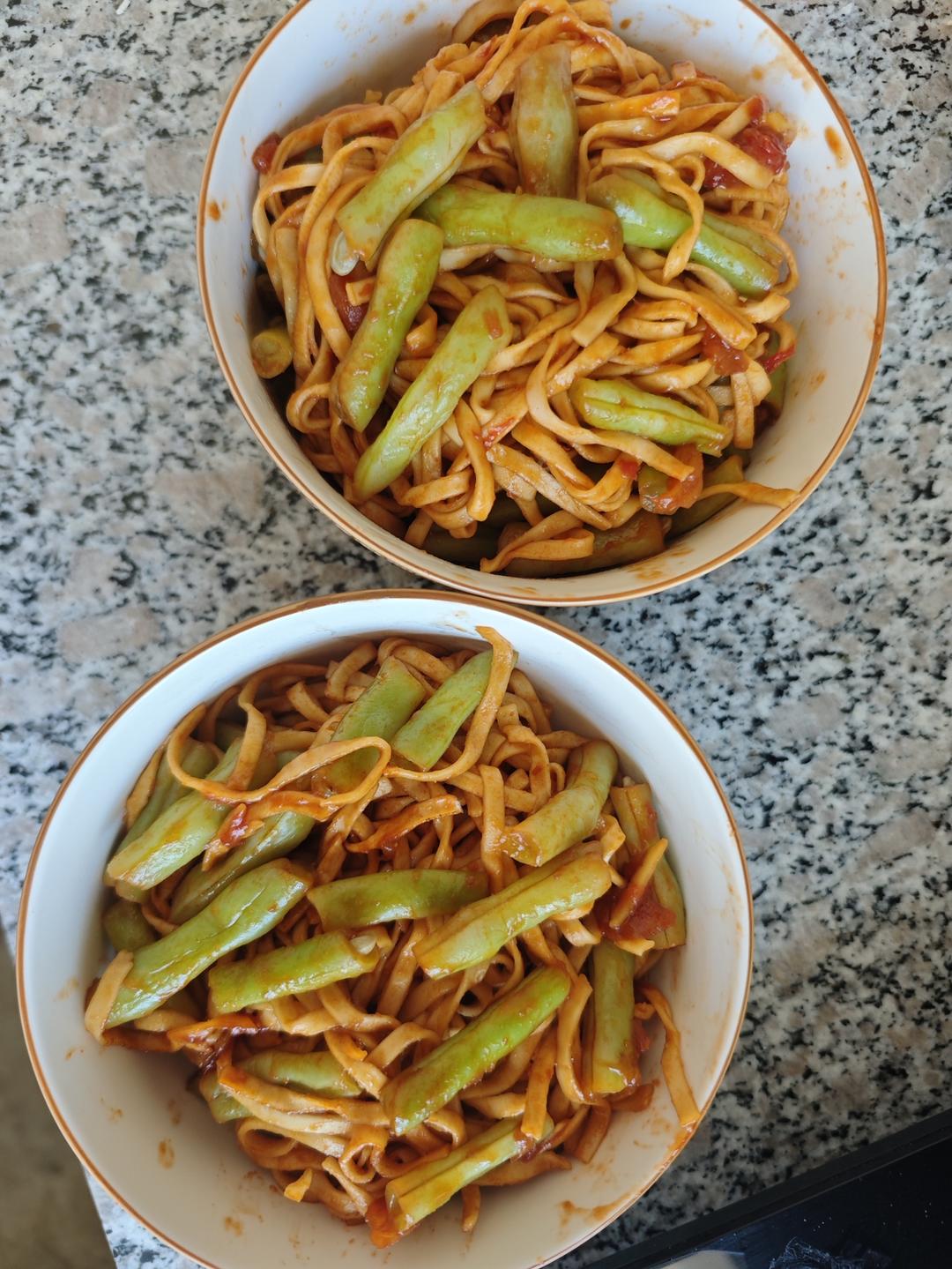 史上最浓郁西红柿豆角焖面‼️好吃到舔碗底儿