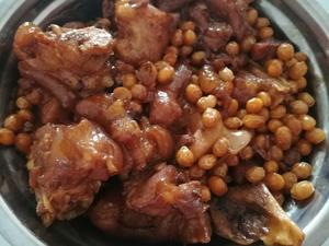 广式黄豆焖猪脚的做法 步骤1