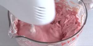 颜值超级高的树莓奶油霜的做法 步骤10