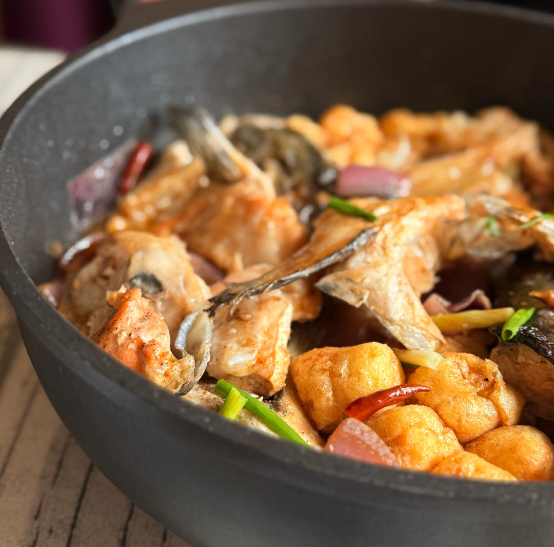 砂锅焗三文鱼头