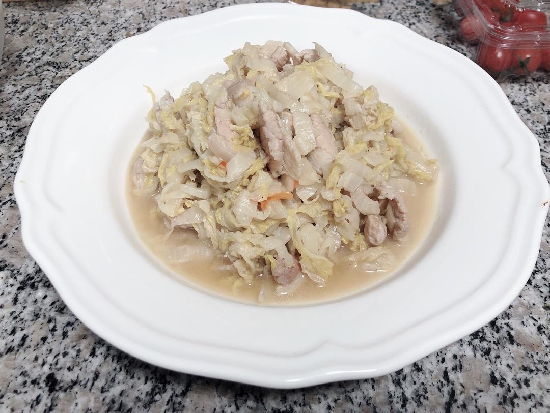 东北酸菜炖白肉