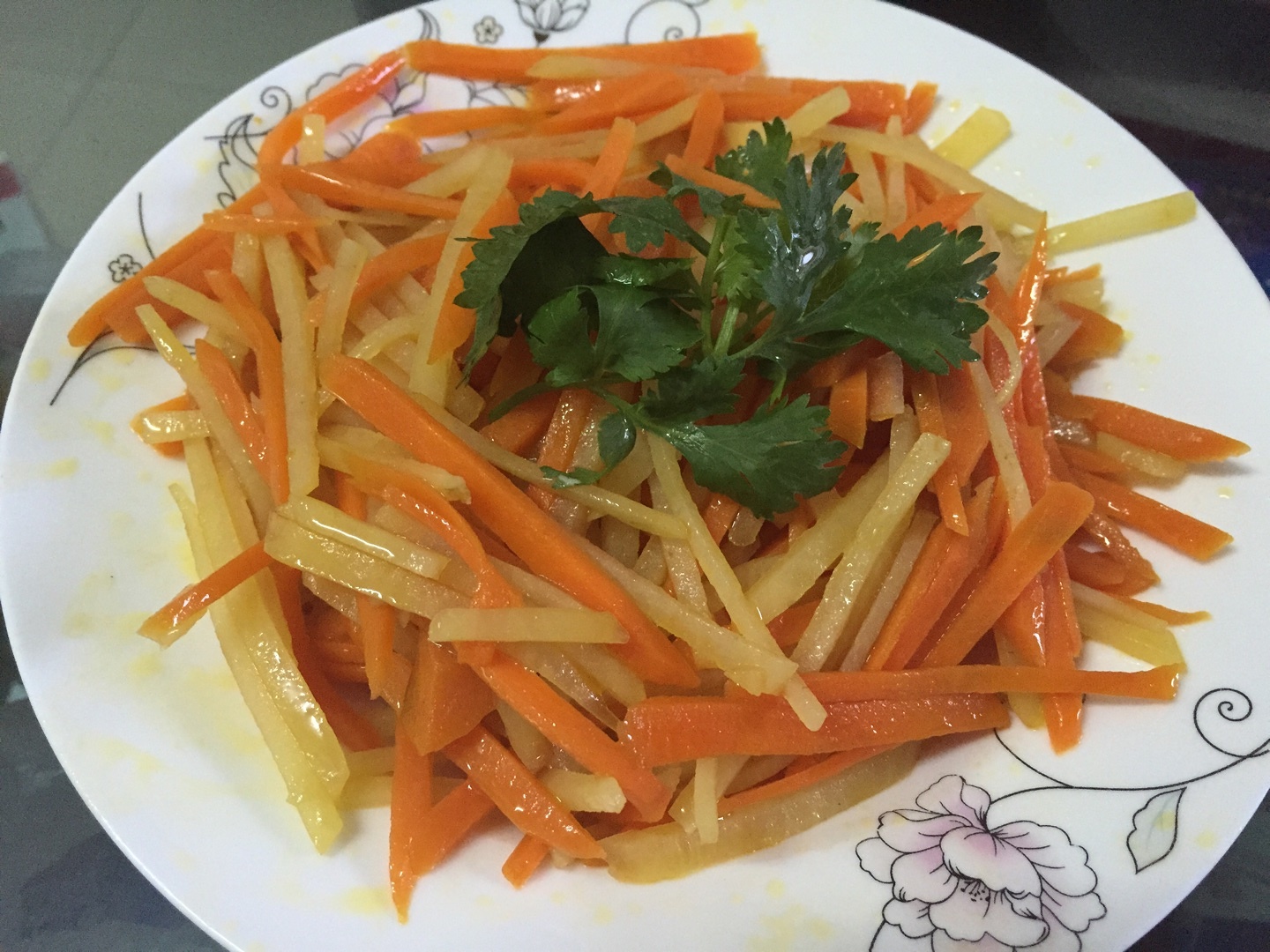 胡萝卜清炒土豆的做法