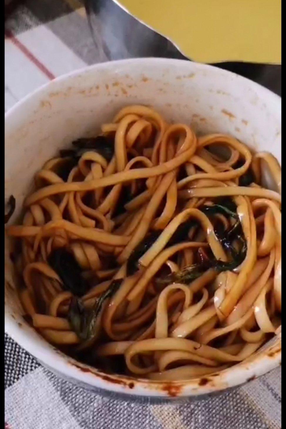 10分钟搞定的一碗葱油拌面