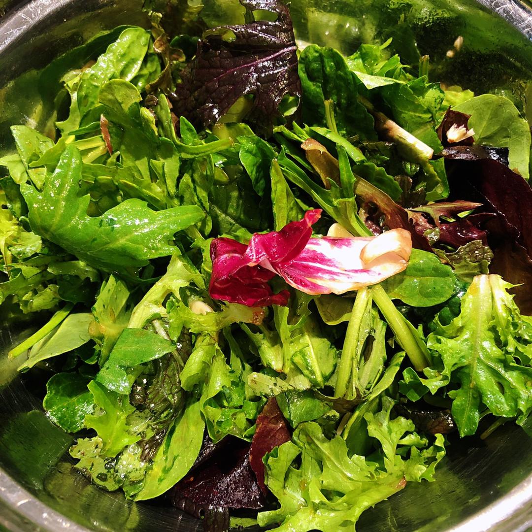 夏季明星菜：油醋汁蔬菜沙拉