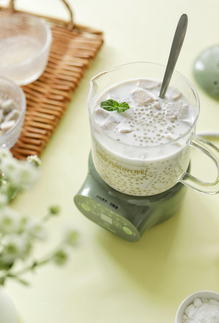 亦荷yihe做的牛奶芋头西米露小南瓜电炖杯食谱