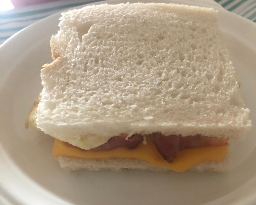 不需要面包机就能做的早餐/午餐热芝士汉堡 小孩子自己也能做 吃不够的做法
