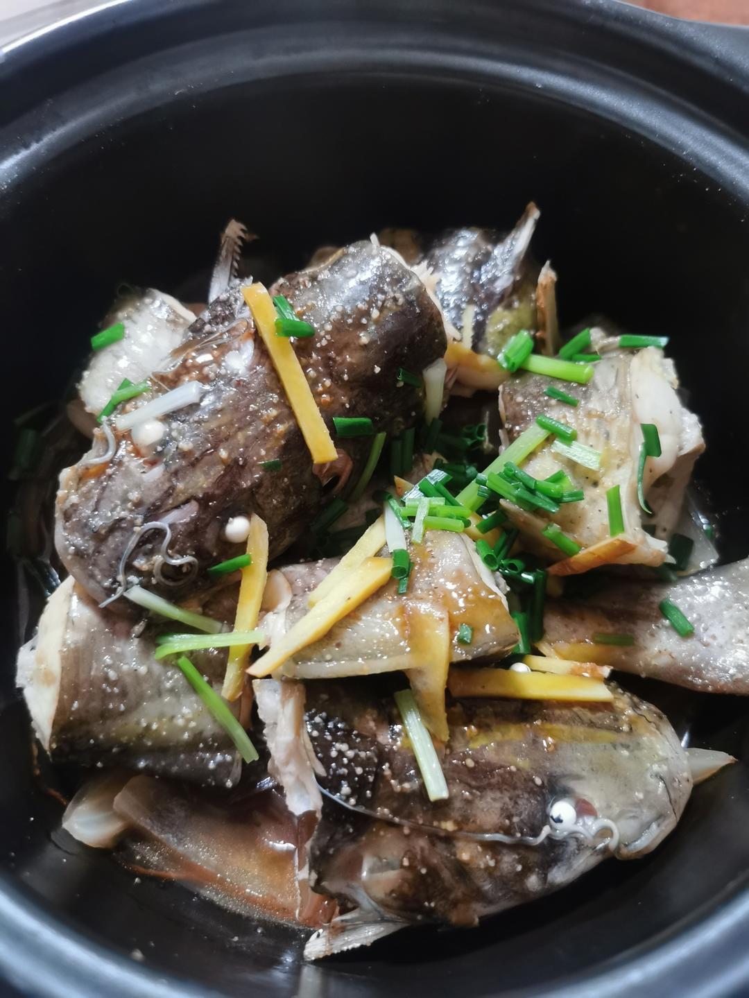砂锅焗鲈鱼