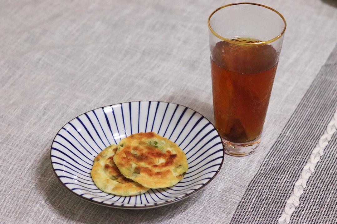 【饺子皮葱油饼】