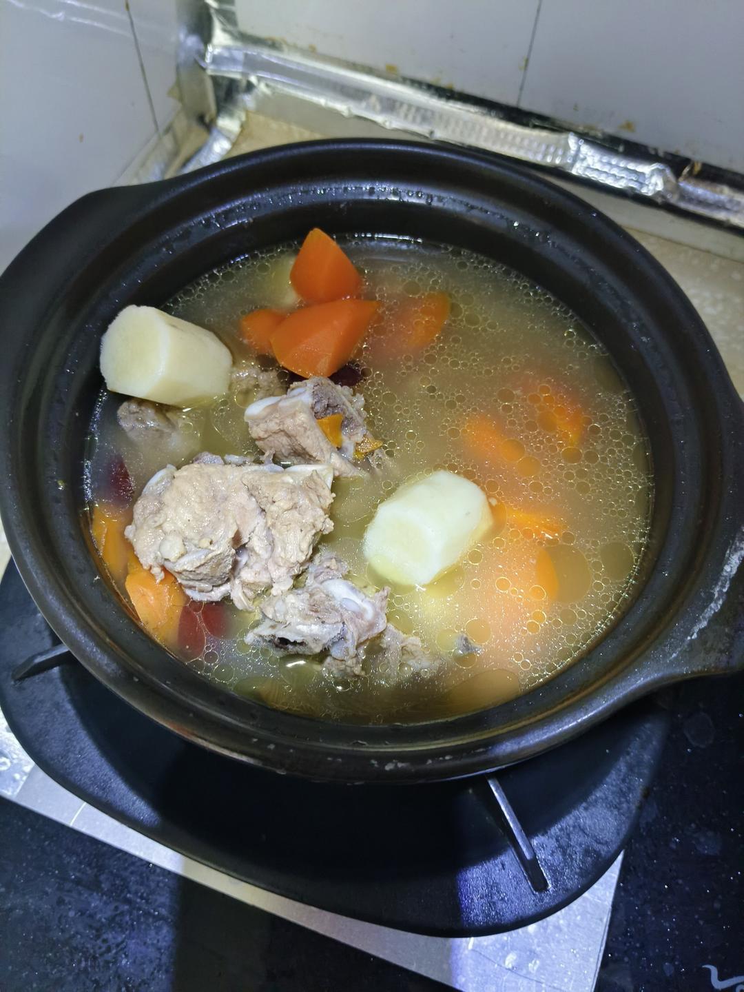 鲜甜营养的淮山胡萝卜排骨汤