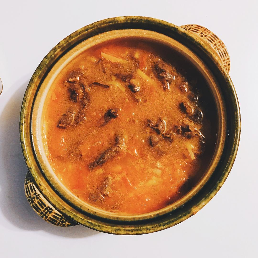 金针菇肥牛番茄锅