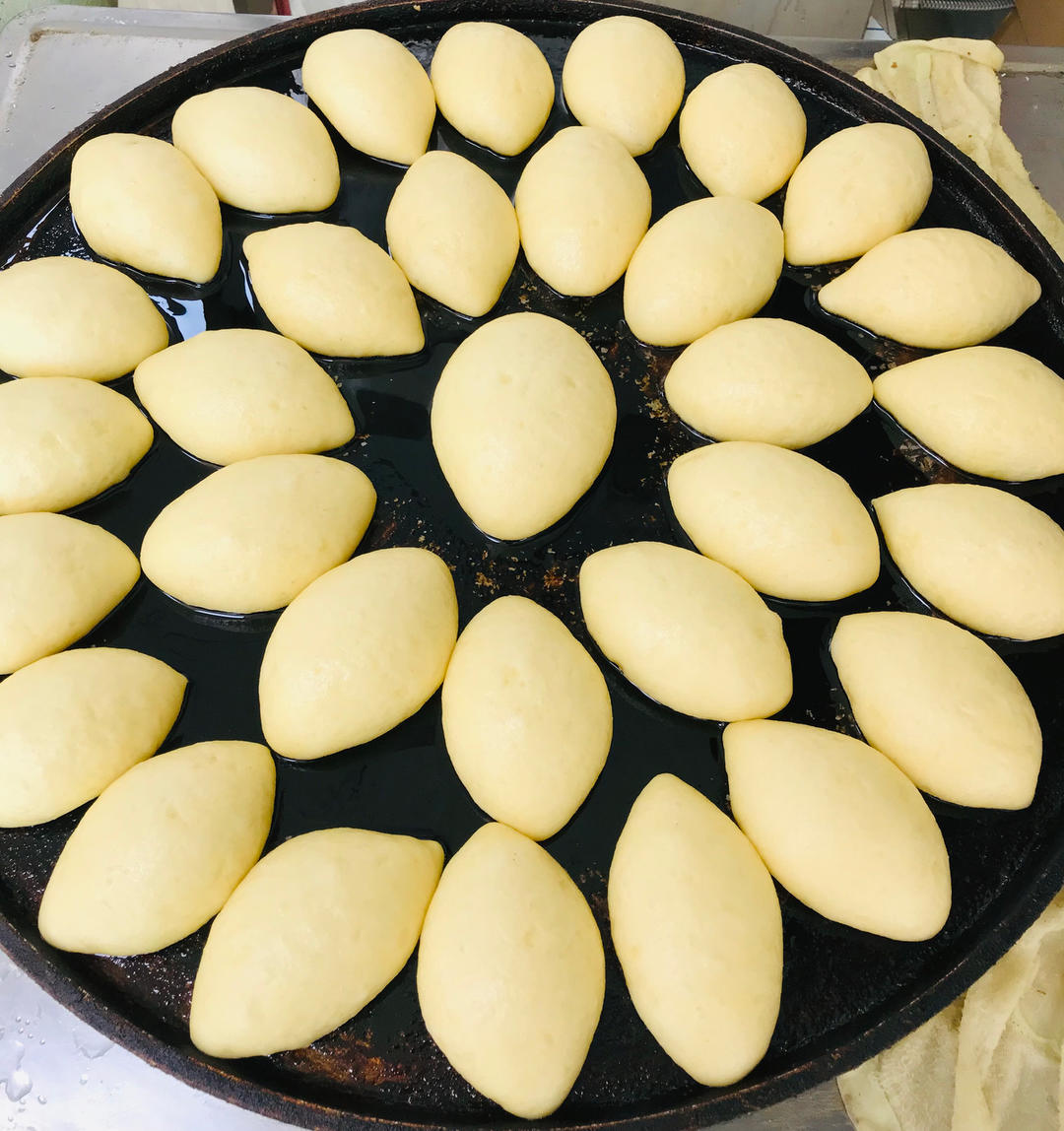 面案小荷做的玉米面锅贴(一次发酵)