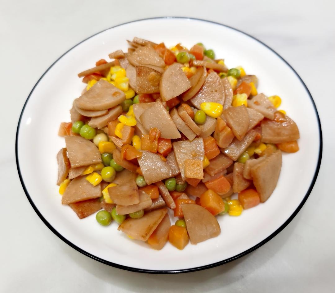 炒四丁（肉丁、豌豆、胡萝卜丁、玉米粒）