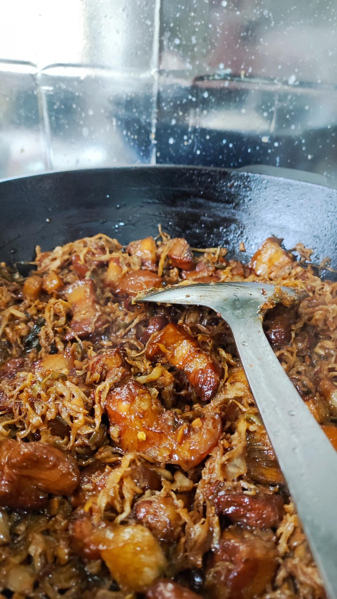 包菜干炖五花肉