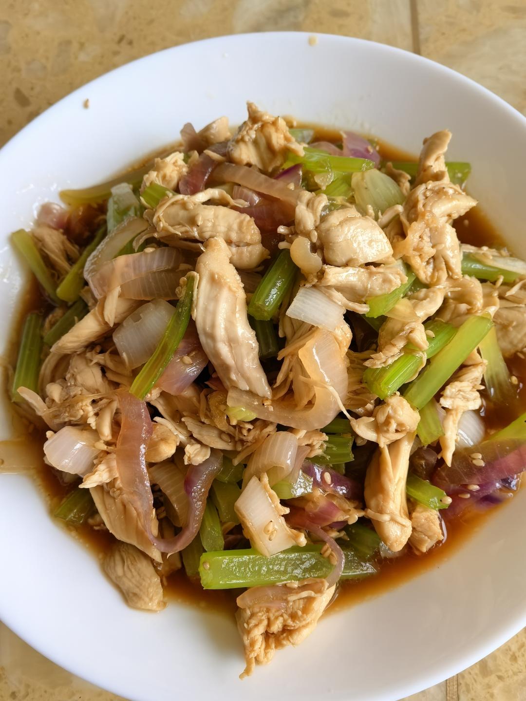 椒麻鸡（最正宗新疆做法，附赠鸡肉鲜香鸡皮Q弹的秘密）