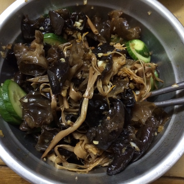 凉拌黑木耳黄瓜