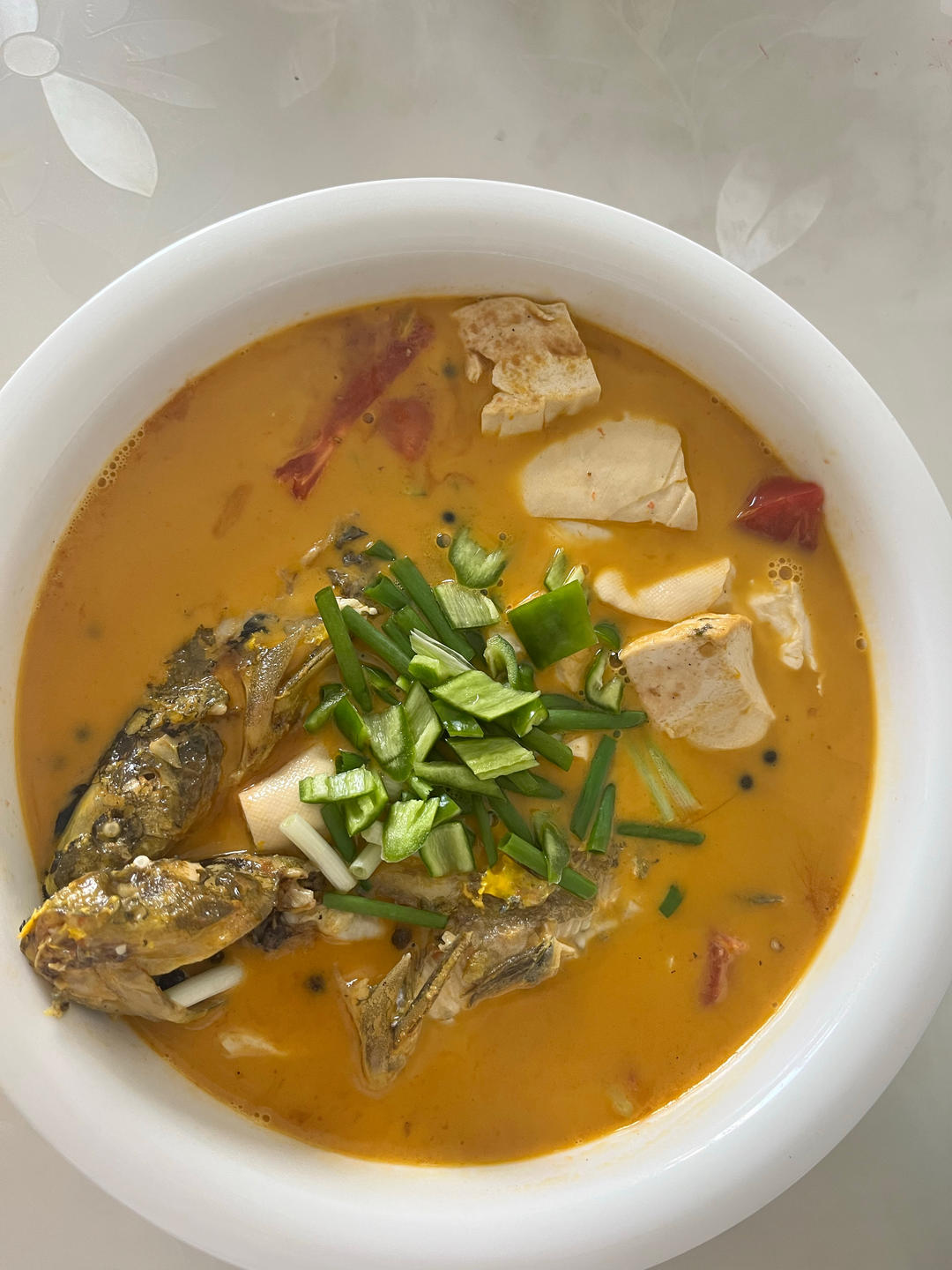 闷个黄骨鱼，黄丫头，黄鸭叫，家常简单味的！